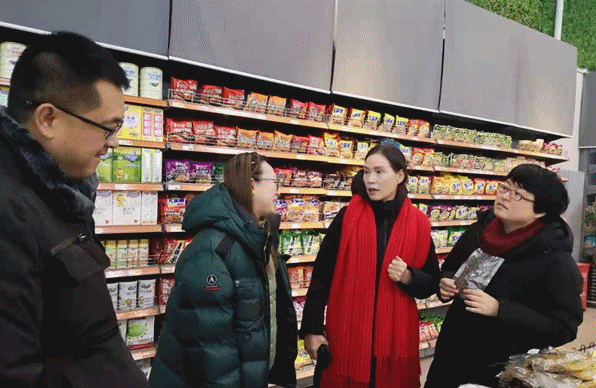 寒冬送暖，法徽映童心——省高院工會赴扶貧點小學開展愛心捐贈活動